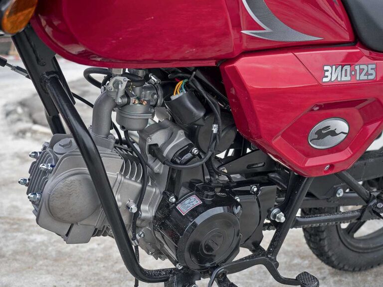 Фотография двигатель мотоцикла ЗиД-125